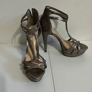 Jessica Simpson Sz 7 pewter platform heels